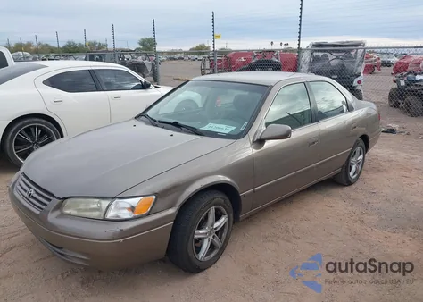 1999 Toyota Camry Ce/Le/Xle z USA, uszkodzony, nr VIN JT2BG28K0X0369434